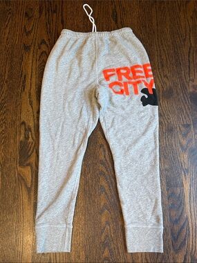 Women’s XS Free City sweat pants